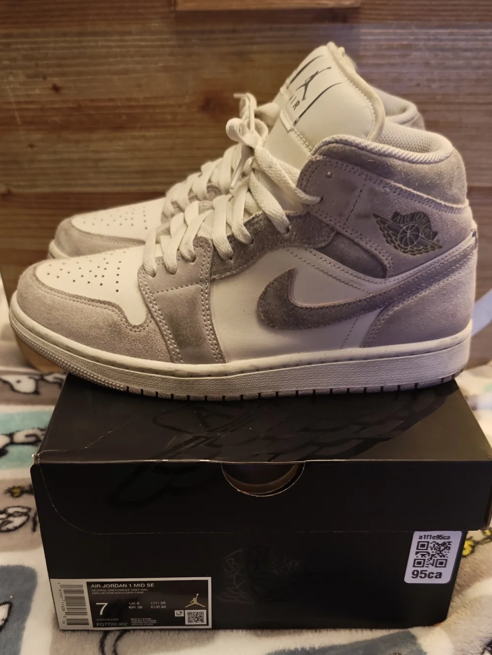 Nike Jordan 1 Mid SE Men's Size 7